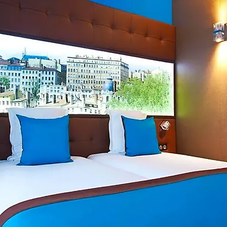 Hotel Des Savoies Perrache 3*