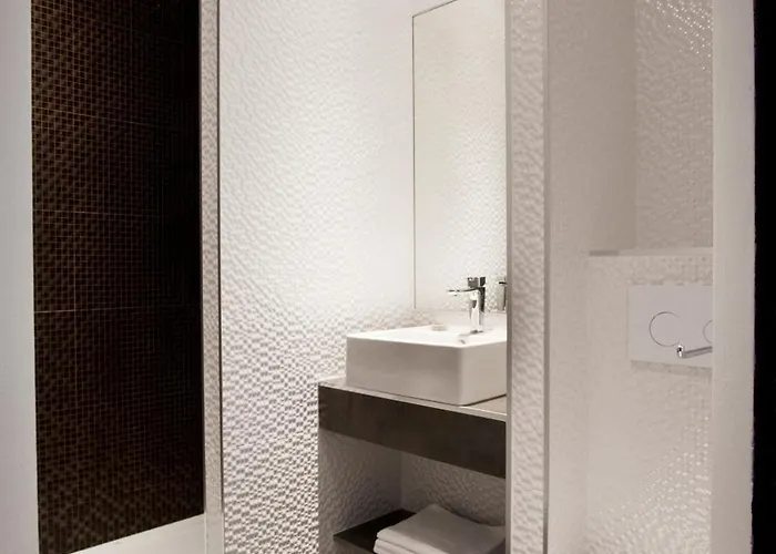 Hotel Des Savoies Perrache 3*