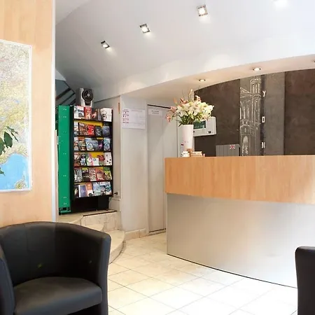 Hotel Des Savoies Perrache 3*