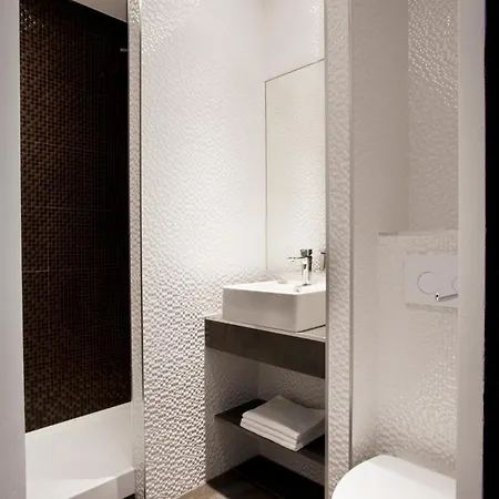 Hotel Des Savoies Perrache 3*