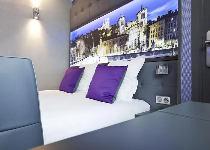 Hotel Des Savoies Perrache 3*